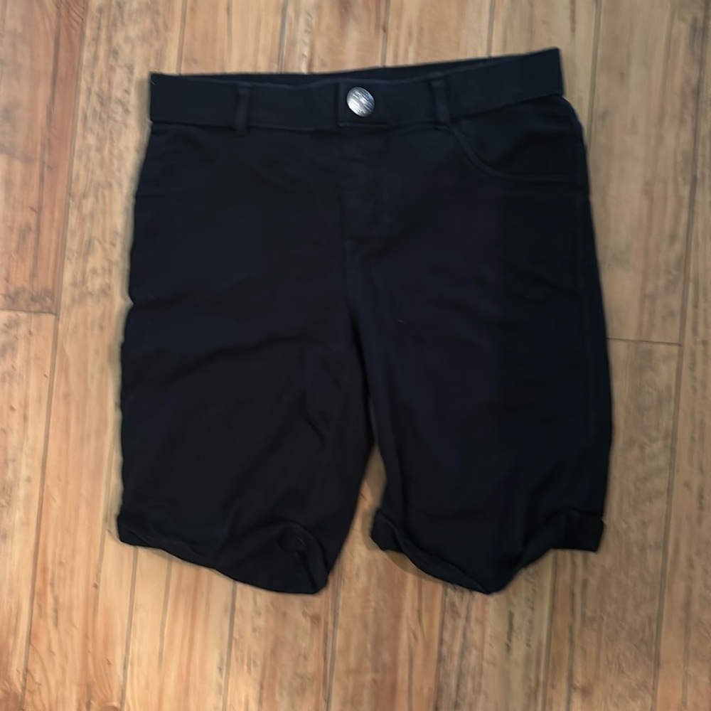 Black Capri